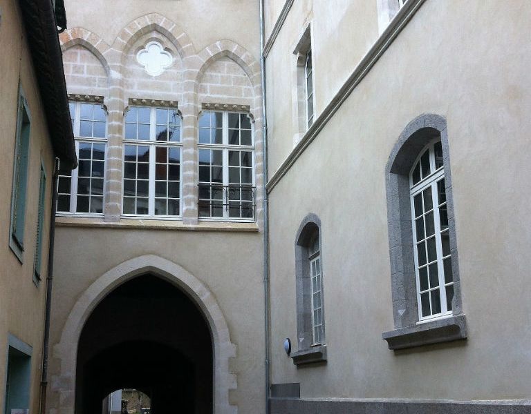 Le porche après ravalement